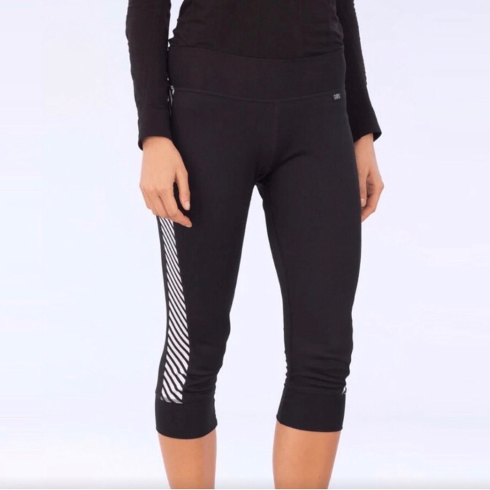 NWT| Helly Hansen Women’s Black Stripe HH Dry 3/4 Length Base Layer Pants